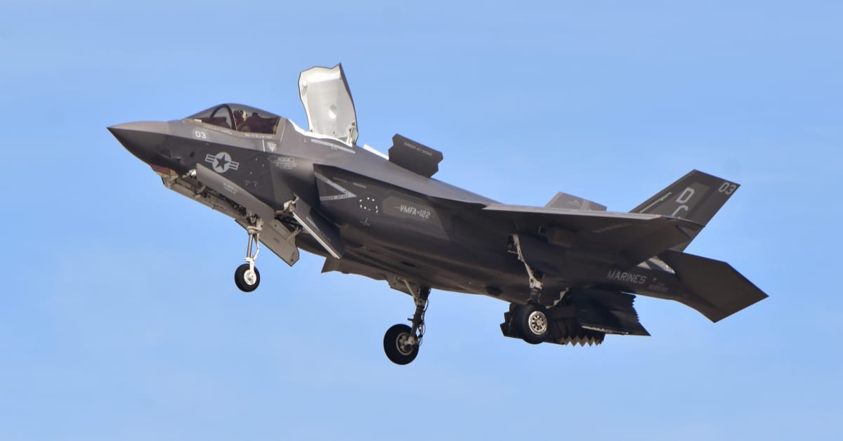 Video: F-35 Fighter Jet Transitions From Hover To Forward Flight And ...