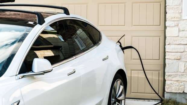 Man Has Key Tip for Anyone Staying at a Hotel with an Electric Vehicle