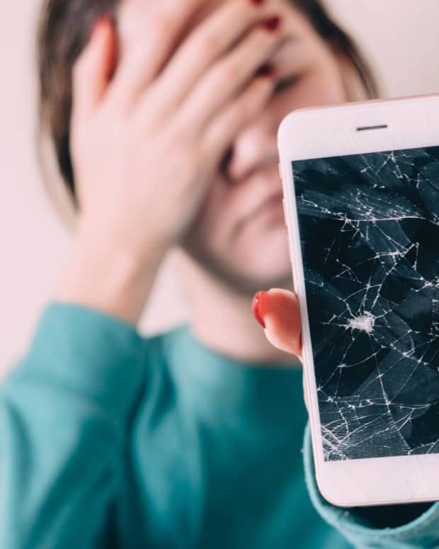 Cracked iPhone screen and crestfallen user