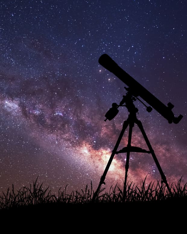 Telescope gazes at night sky.