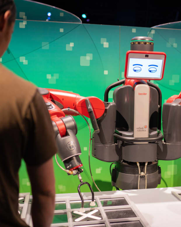 A robot playing Tic-Tac-Toe