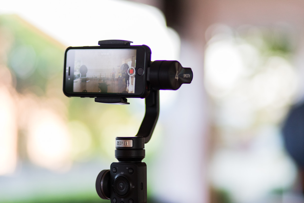 Simple Trick for a Makeshift iPhone Tripod Is Pretty Genius TurboFuture