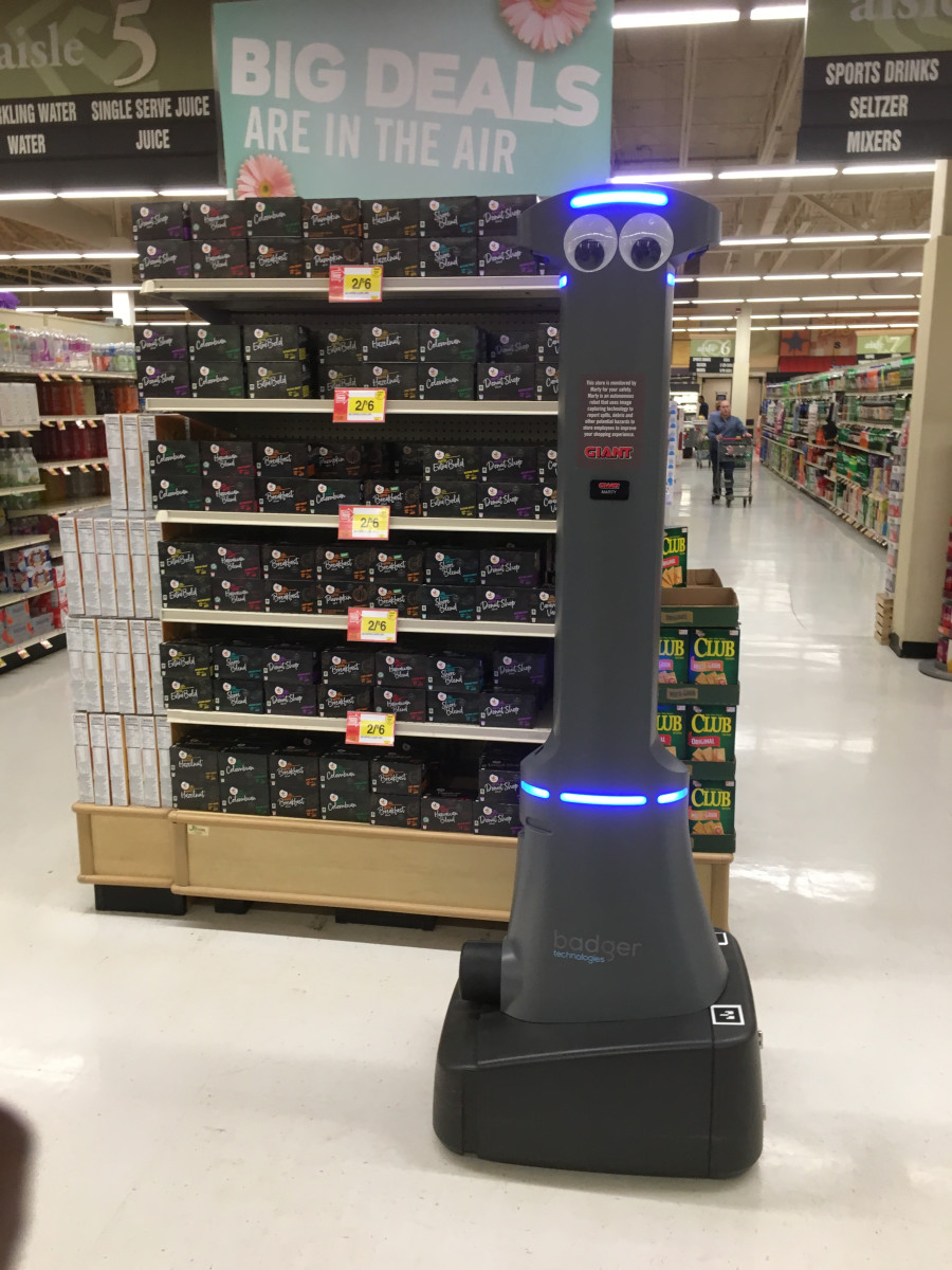 Robot Escapes Pennsylvania Grocery Store and Its Journey Is Going Viral ...