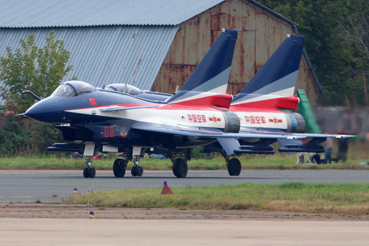 Watch This Chinese Fighter Jet Get Super Close to an American Military ...